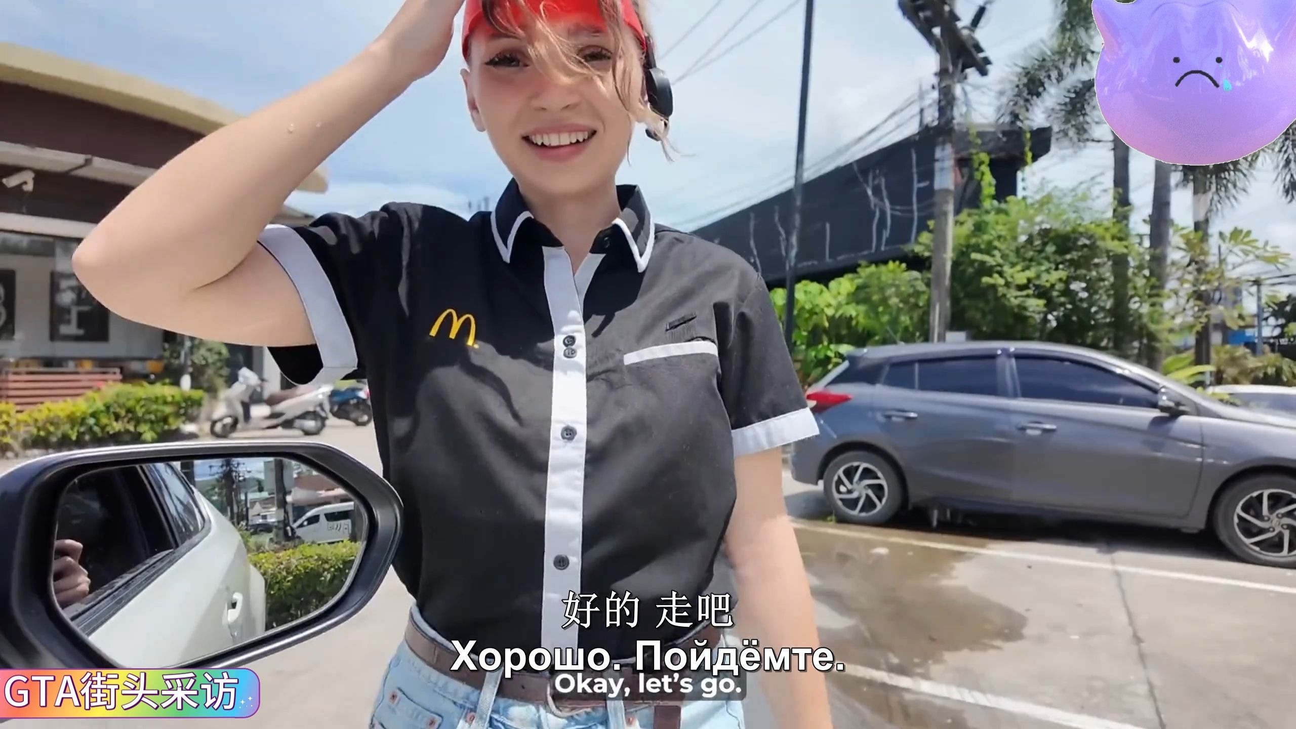 捷克街头-棕色中长发的娇小知性老师
